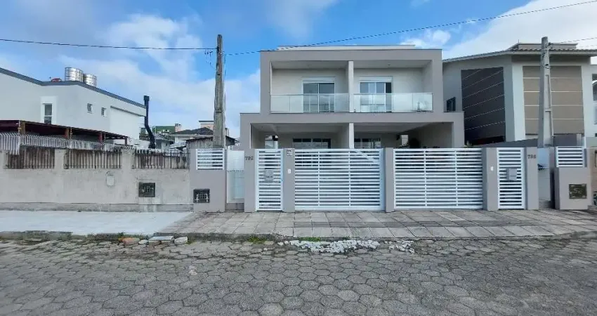 Excelente casa 3 dormitório(s) em carianos - florianópolis