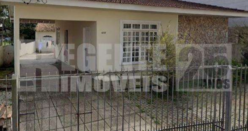 Casa à venda no bairro Pantanal em Florianópolis, financiável