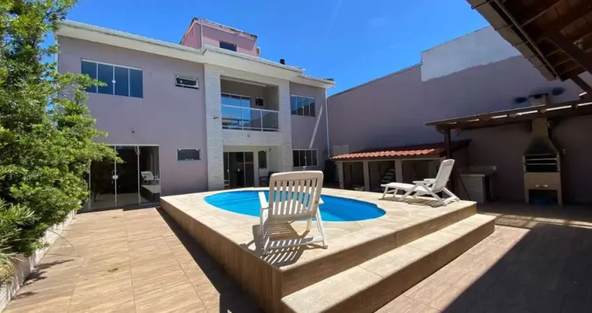 Excelente casa mobiliada de 4 dormitórios no bairro carianos!