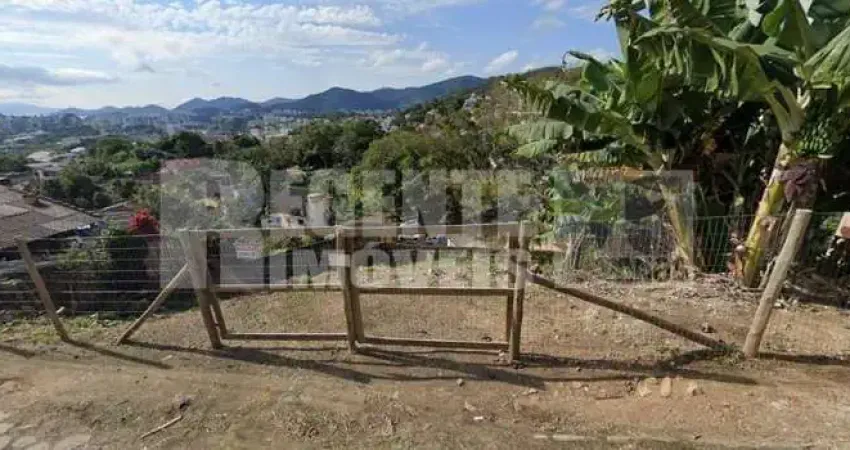 Terreno com 587,02m² à venda no bairro Pantanal em Florianópolis.