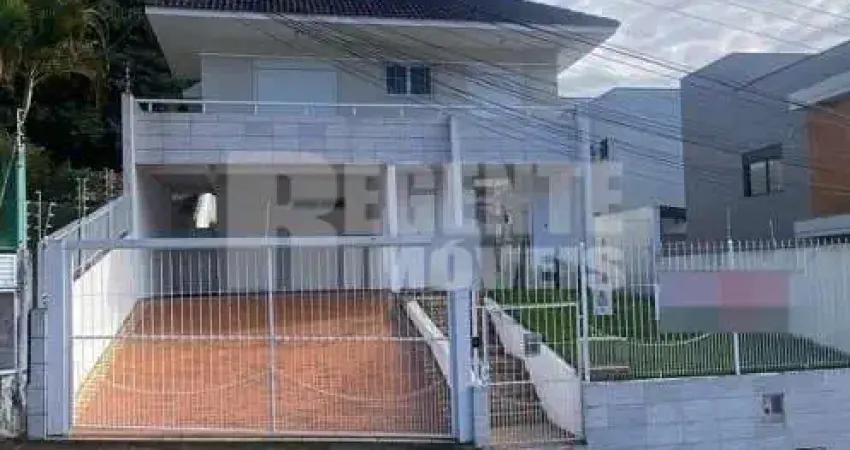 Ótima casa com 4 dormitórios no bairro Córrego Grande!