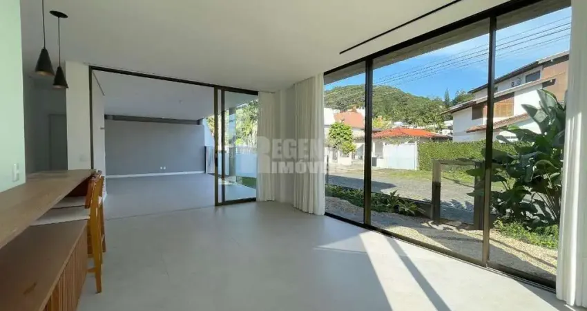 Casa à venda no bairro Parque São Jorge em Florianópolis