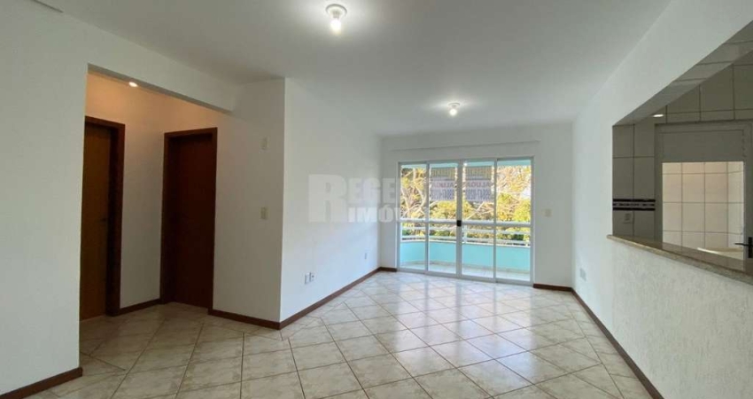 Excelente apartamento de 2 dormitórios no bairro Carvoeira!
