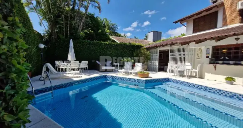 Excelente e ampla casa  3 suítes no bairro Santa Mônica