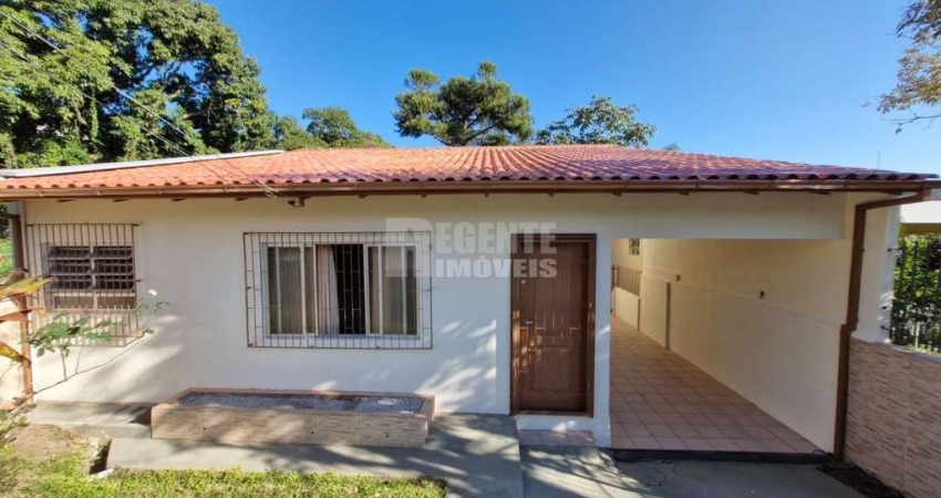 Casa com 3 dormitórios no bairro Pantanal, próxima da UFSC