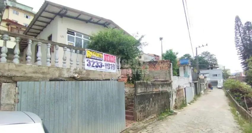 Casa com dois quartos e garagem bairro agronomica - florianópolis