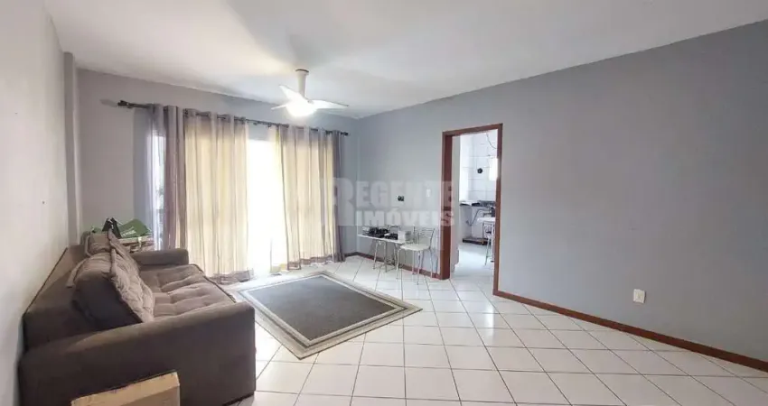 Apartamento com 3 dormitórios no bairro carvoeira em florianópolis.