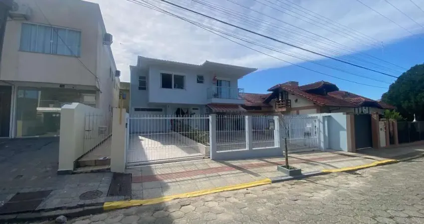 Ótima sala comercial para locação no bairro córrego grande!