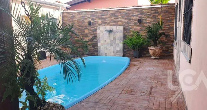 Casa com 3 dormitórios à venda, 196 m² por R$ 820.000,00 - Praia das Palmeiras - Caraguatatuba/SP