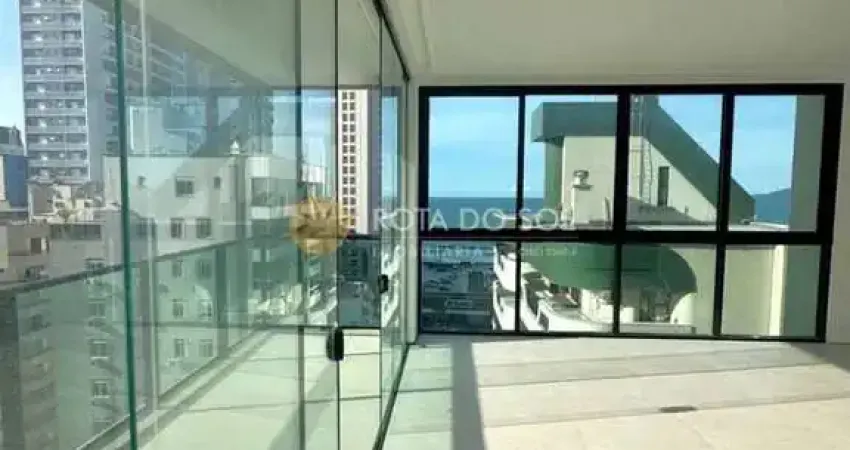 Aalborg Residence apartamento com 3 suítes e 2 vagas na Meia Praia