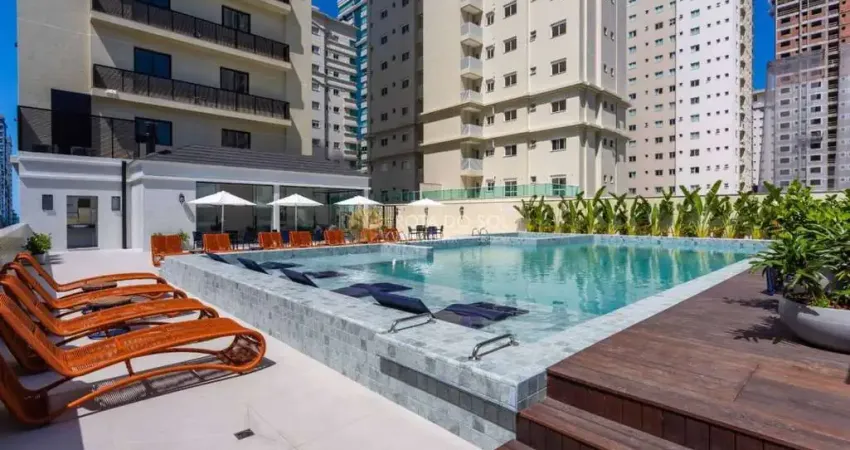 Dom Benedito apartamento com 3 suítes e 3 vagas na Meia Praia