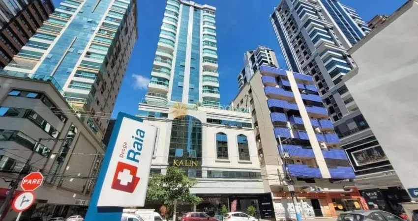Kalin apartamento mobiliado com 3 suítes e 2 vagas na Meia Praia