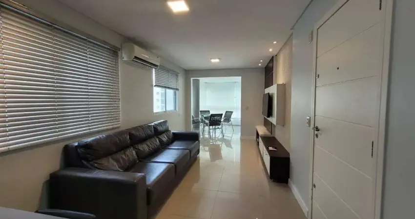 Cidade de Luz apartamento mobiliado quadra mar com 2 quartos e 2 vagas na Meia Praia