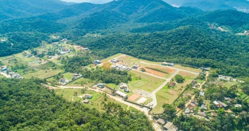 Gralha Azul Lote em Condomínio Fechado com Infraestrutura Completa em Camboriú