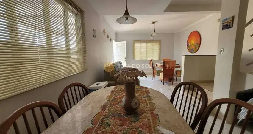 Casa com 3 quartos à venda na Rua 296, 724, Meia Praia, Itapema