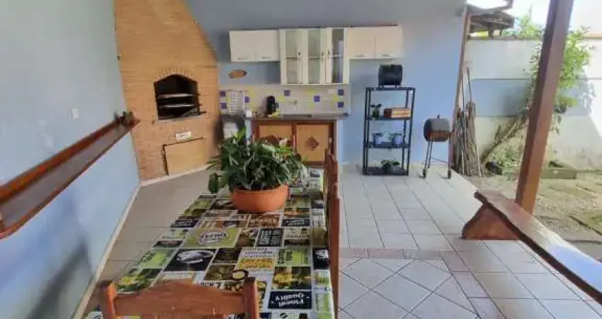 CASA DE ALTO PARÃO TÉRREA COM MEZANINO NO PARQUE VIVAMAR.
