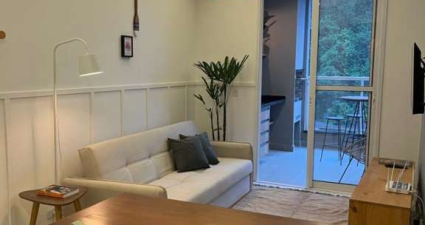 APARTAMENTO MOBILIADO COM 2 DORMITÓRIOS NO PEREQUE-AÇU.
