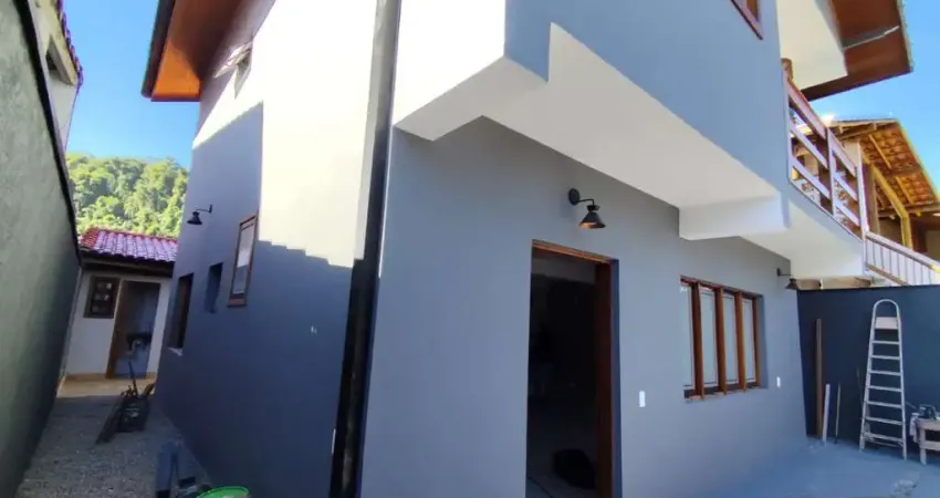 SOBRADO COM 5 DORMITÓRIOS MAIS EDÍCULA NO PEREQUE-AÇÚ.