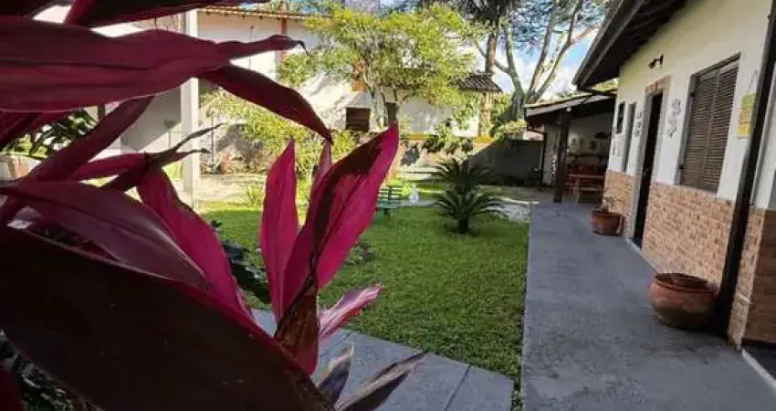 SOBRADO COM 3 DORMITÓRIOS MAIS EDÍCULA COM 4 SUÍTES NO PARQUE VIVAMAR.