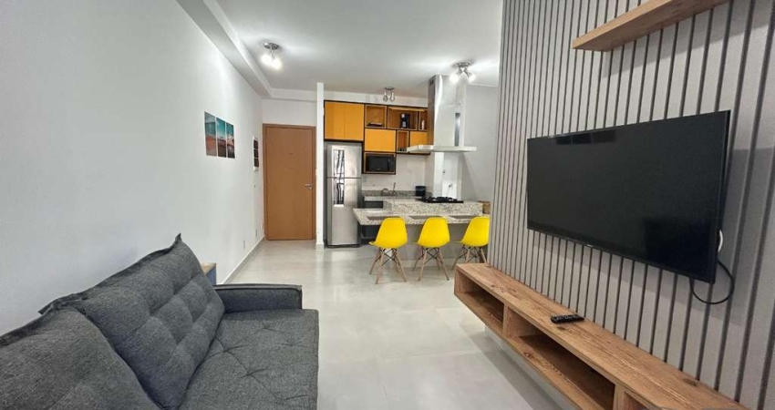 APARTAMENTO MOBILIADO COM 2 DORMITÓRIOS NA PRAIA GRANDE.