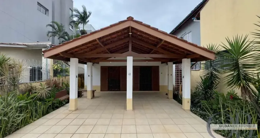 CASA TÉRREA COM 3 DORMITÓRIOS APENAS 50 METROS DA ORLA DO ITAGUÁ
