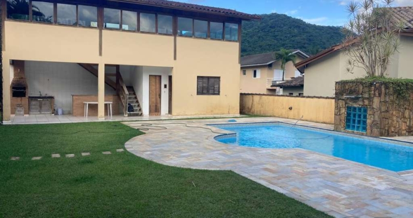 CASA TÉRREA COM 3 DORMITÓRIOS DENTRO DE CONDOMINIO.