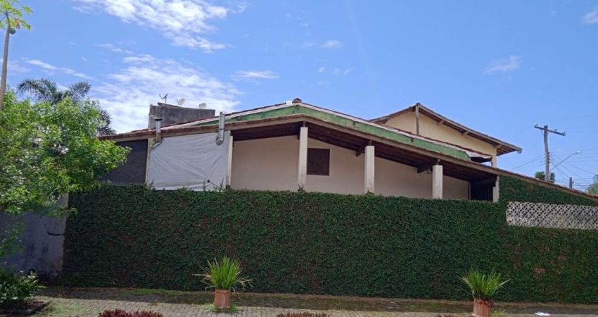 CASA TÉRREA MOBILIADA COM 2 DORMITÓRIOS NO PEREQUE-AÇÚ.