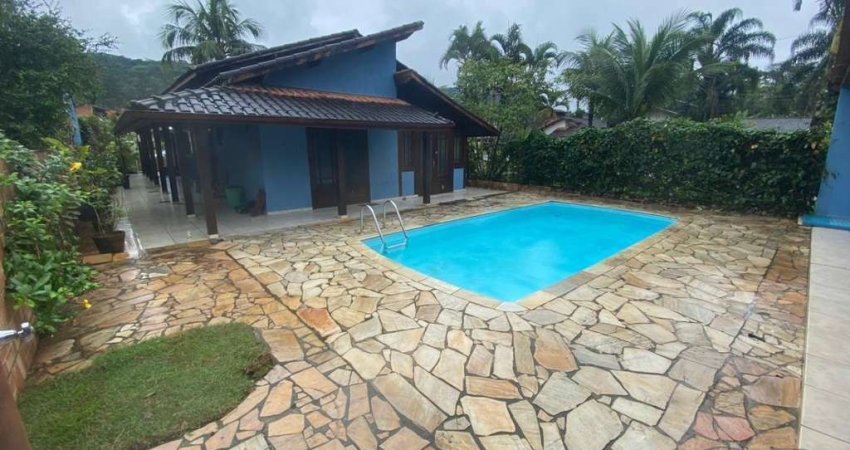 CASA TÉRREA COM 5 DORMITÓRIOS DENTRO DE CONDOMINIO.