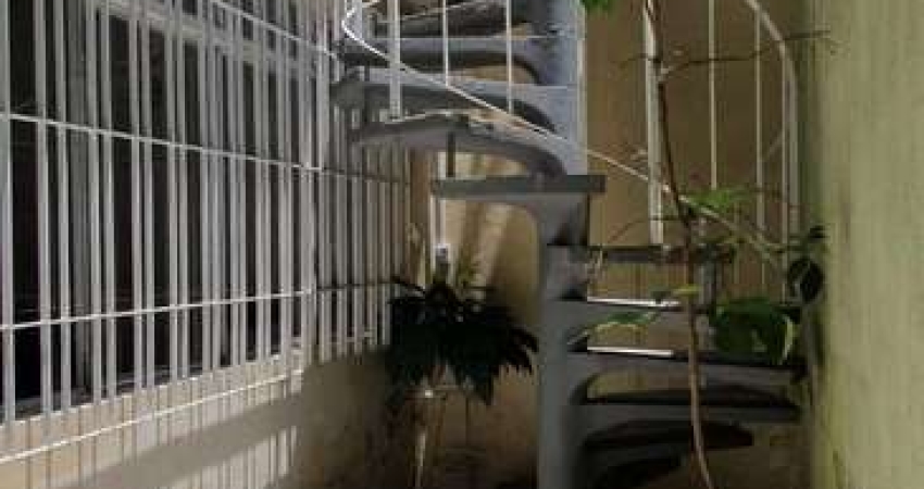 Casa em Rochdale, Osasco: 6 Dormitórios, 3 Banheiros por R$720k