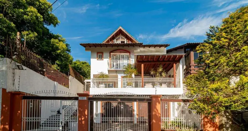 Casa 4 suítes, espaço gourmet, piscina, 5 vagas no chácara das pedras!