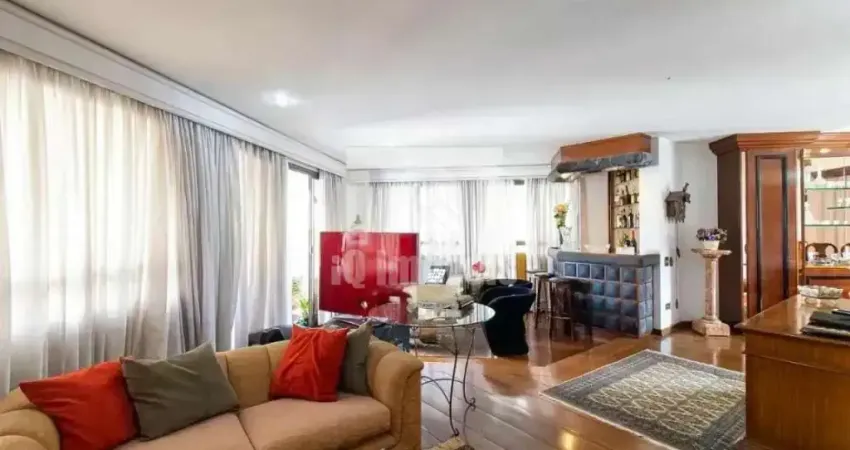 Apartamento a venda Higienópolis, 306 metros, 4 dormitórios, 1 suíte com 6 vagas, R$ 2.200.000,00.