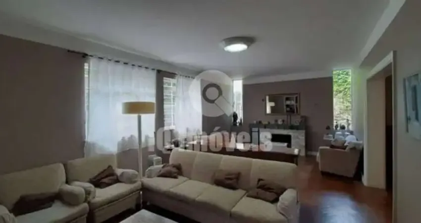 Sobrado bem conservado com 4 dormitórios 2 suítes edícula e  excelente localização