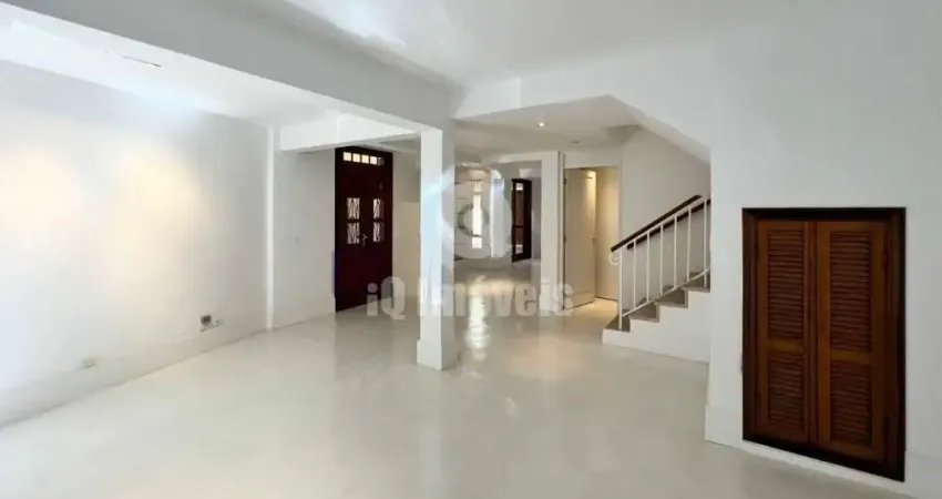 Casa de Vila Jardim América, 300m²,4 dormitórios, 2 suítes e 1 vaga.