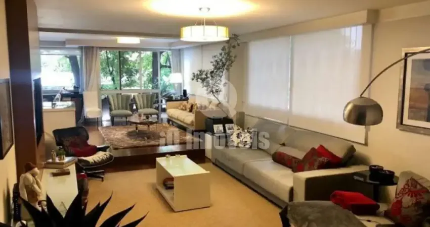Apartamento Higienópolis, 212m2, 3 suítes com 2 vagas de garagem.