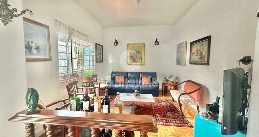 Linda casa terrea a venda com 437,50 m² de terreno, 3 dormitórios, 8 vagas, churrasqueira e jardim.
