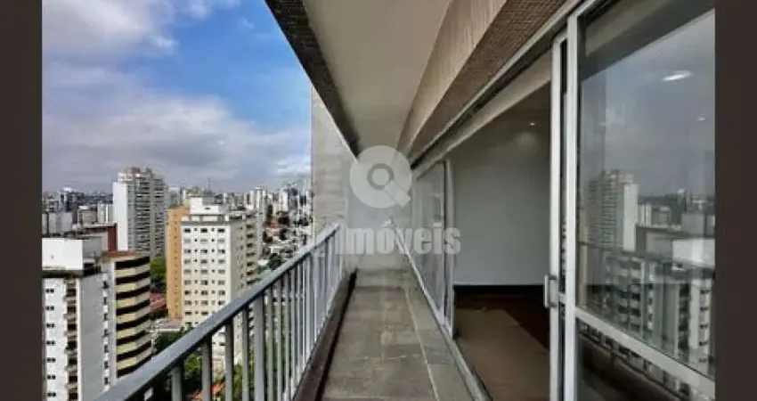 Cobertura duplex no Campo Belo com piscina privativa.