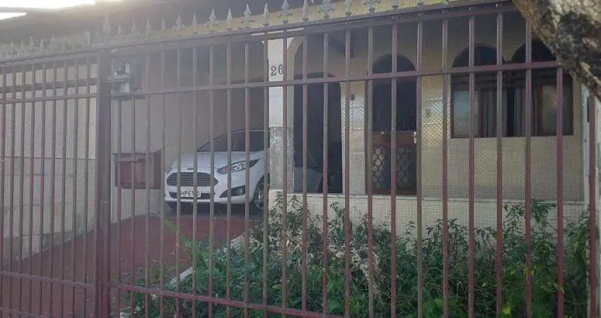 CASA DE QUATRO QUARTOS NO CARIRU