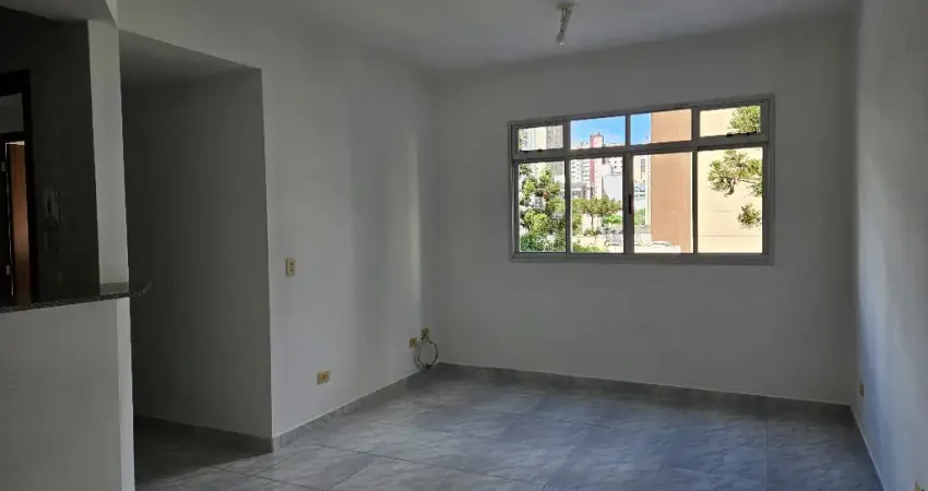 Alugo apartamento de 02 quartos 01 suite no centro de curitiba/pr