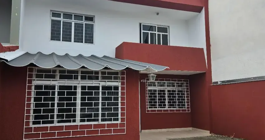 Casa com 3 quartos para alugar na Rua Alete Dacheux Stori, 480, Jardim das Américas, Curitiba
