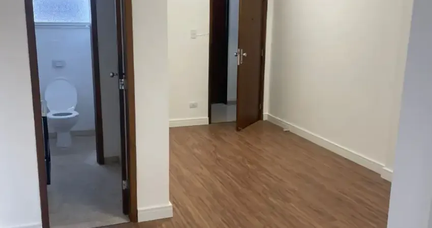 Vendo sala comercial no centro de curitiba andar alto reformada