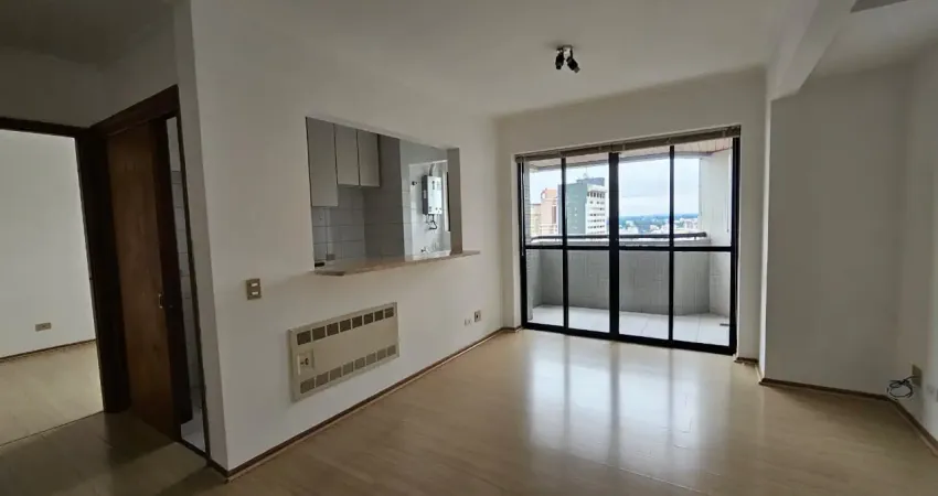 Alugo apartamento de 01 quarto no centro de curitiba/pr andar alto