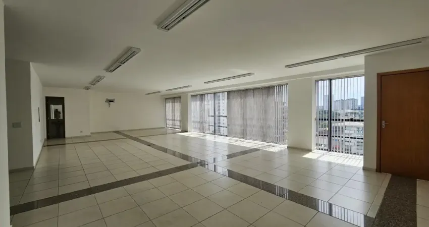 Vendo prédio inteiro no centro de curitiba, 11 andares, 62 vagas de garagem e totalmente revitalizado