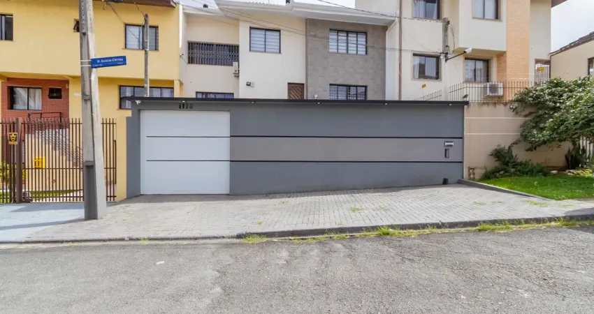 Vendo lindo sobrado 03 dormitórios, 01 suíte e 03 vagas de garagem no água verde