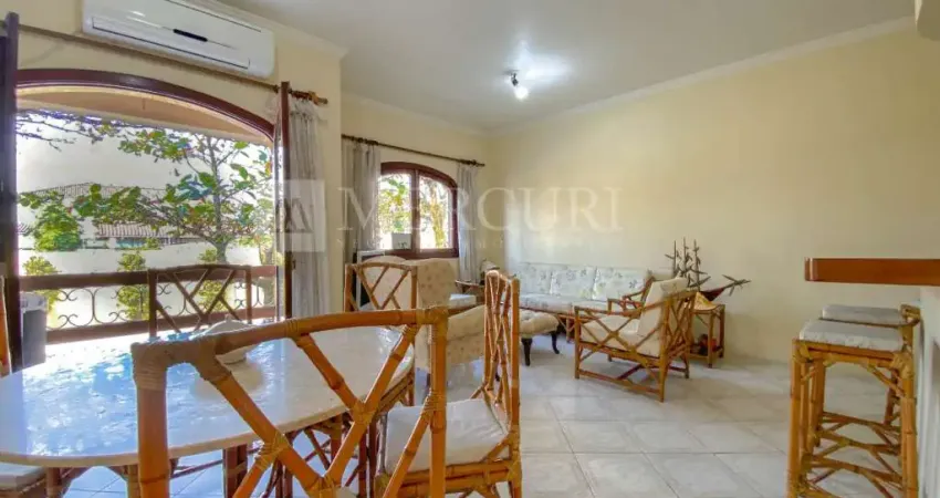 Apartamento no guarujá, enseada, 2 quartos, sendo 1 suíte e sacada - mercuri imóveis - imobiliária no guarujá