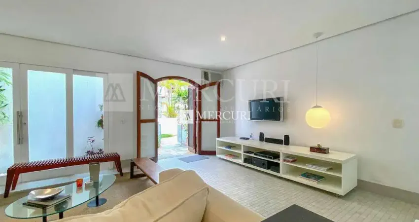 Casa no guarujá, enseada, condomínio fecheado, 3 quartos, sendo 1 suíte e churrasqueira - mercuri imóveis - imobiliária no guarujá