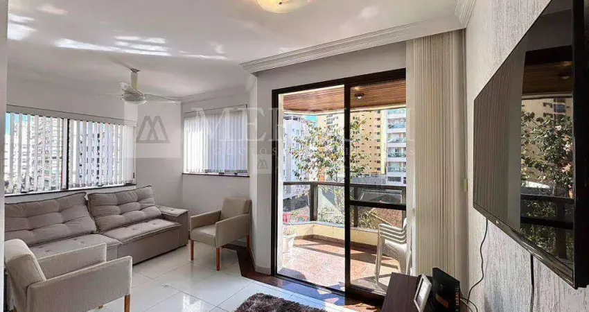 Apartamento no guarujá, enseada, 3 quartos, sendo 1 suíte e sacada com vista urbana - mercuri imóveis - imobiliária no guarujá