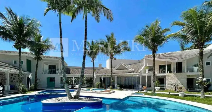 Casa no guarujá, jardim acapulco, condomínio fechado, 9 quartos, sendo 8 suítes, piscina e espaço gourmet mercuri imóveis – imobiliária no guarujá