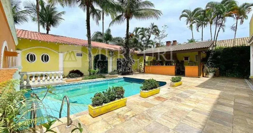 Confortável residência com 4 suítes e área de lazer no condomínio acapulco  - mercuri imóveis - imobiliária no guarujá