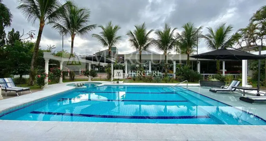 Elegante Casa com 5 Suítes e Piscina no Jardim Acapulco