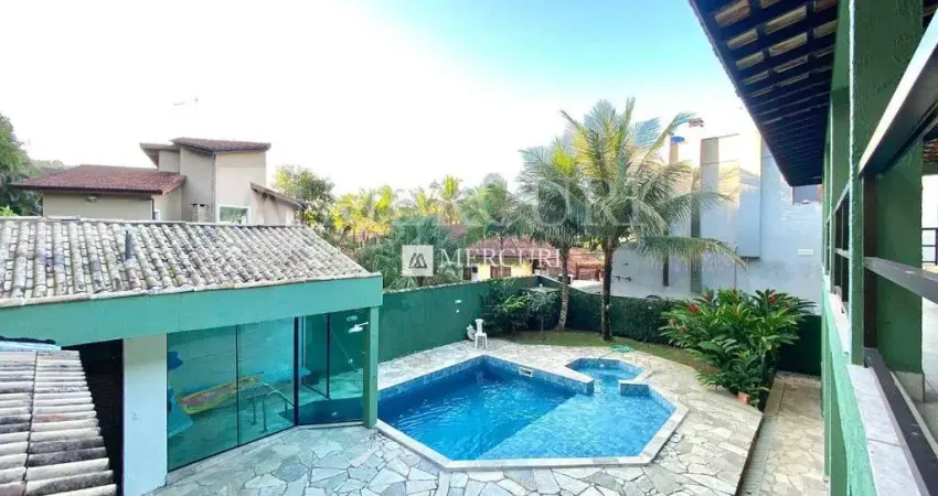 Casa no guarujá, condomínio fechado, 4 quartos, sendo suítes, piscina, sauna e churrasqueira - mercuri imóveis - imobiliária no guarujá